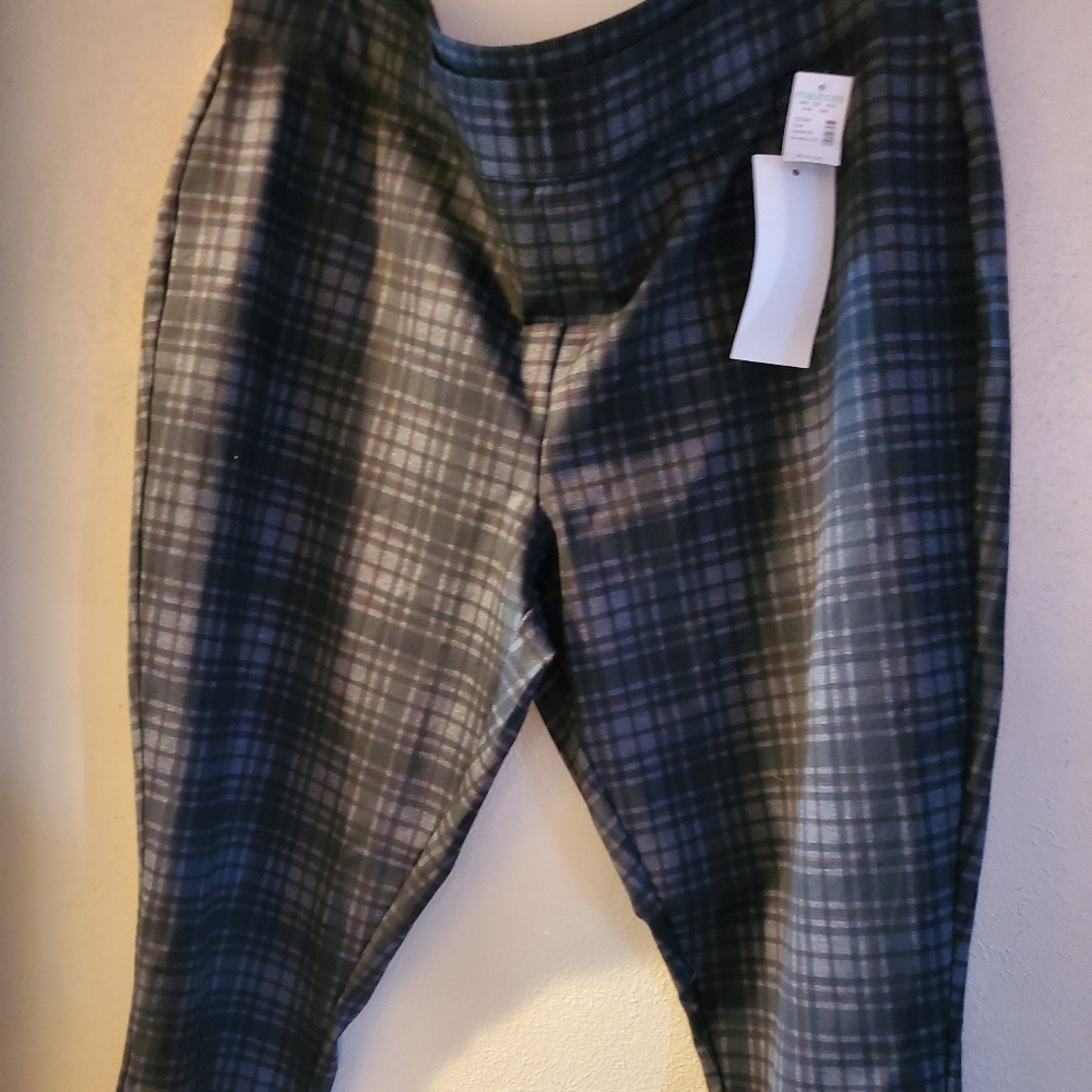 New plaid crop pants